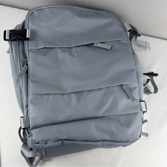 NWOT Sleek Silver Men's Women’s Backpack w charging port - Picture 6 of 10